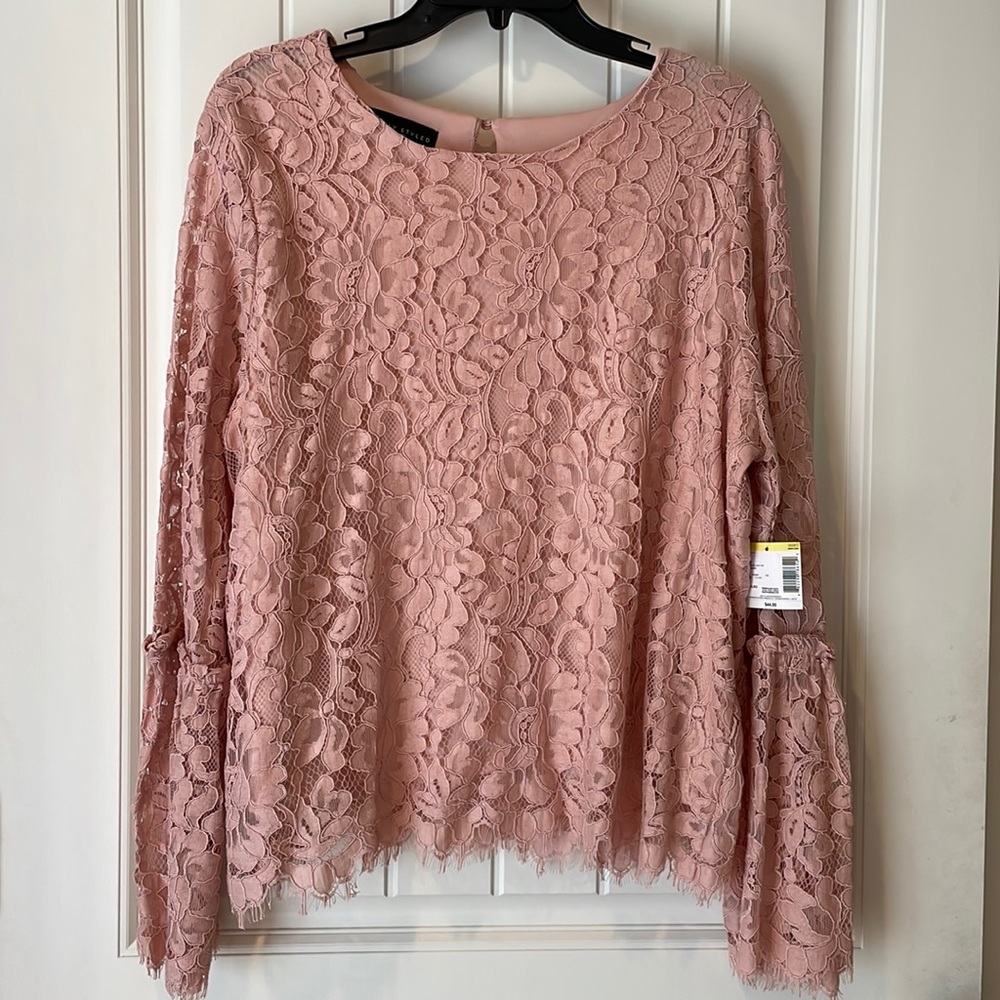 New gorgeous lace women’s blouse. Size XL